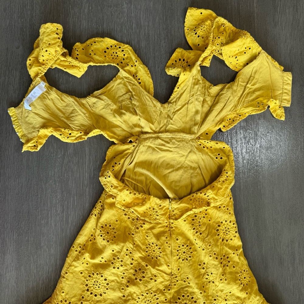 ASTR The Label Elora Ruffle Eyelet Mini Dress Cut Out XS Yellow - Picture 6 of 11